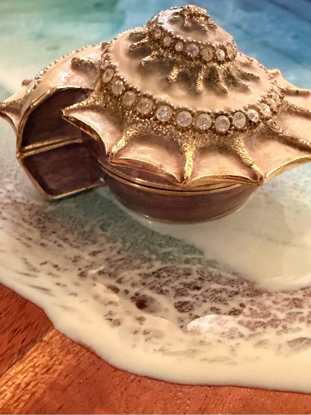🐚Papyrus Gold and Cream Rhinestone Shell Trinket Box - Picture 6 of 6